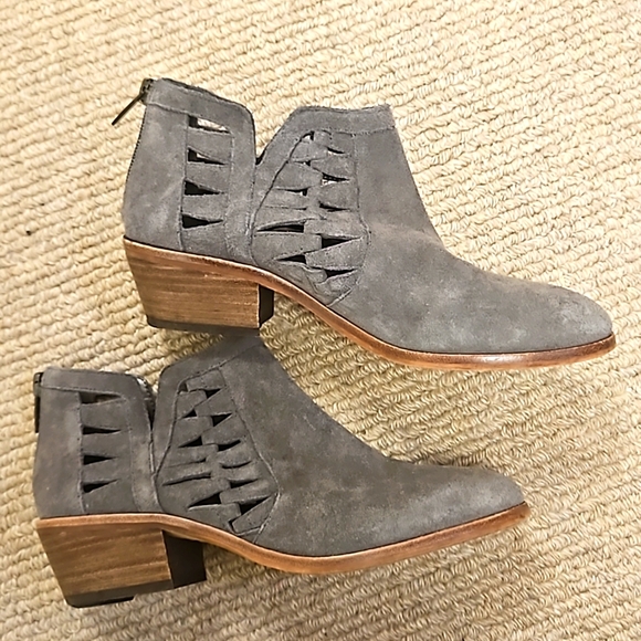 EUC Vince Camuto Peera Graystone Verona Suede Cut Out Ankle Booties - Picture 8 of 8